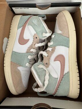 Girls Jordan 1 Mid SE White/Pink Oxford-Jade Ice (Size 3Y)
